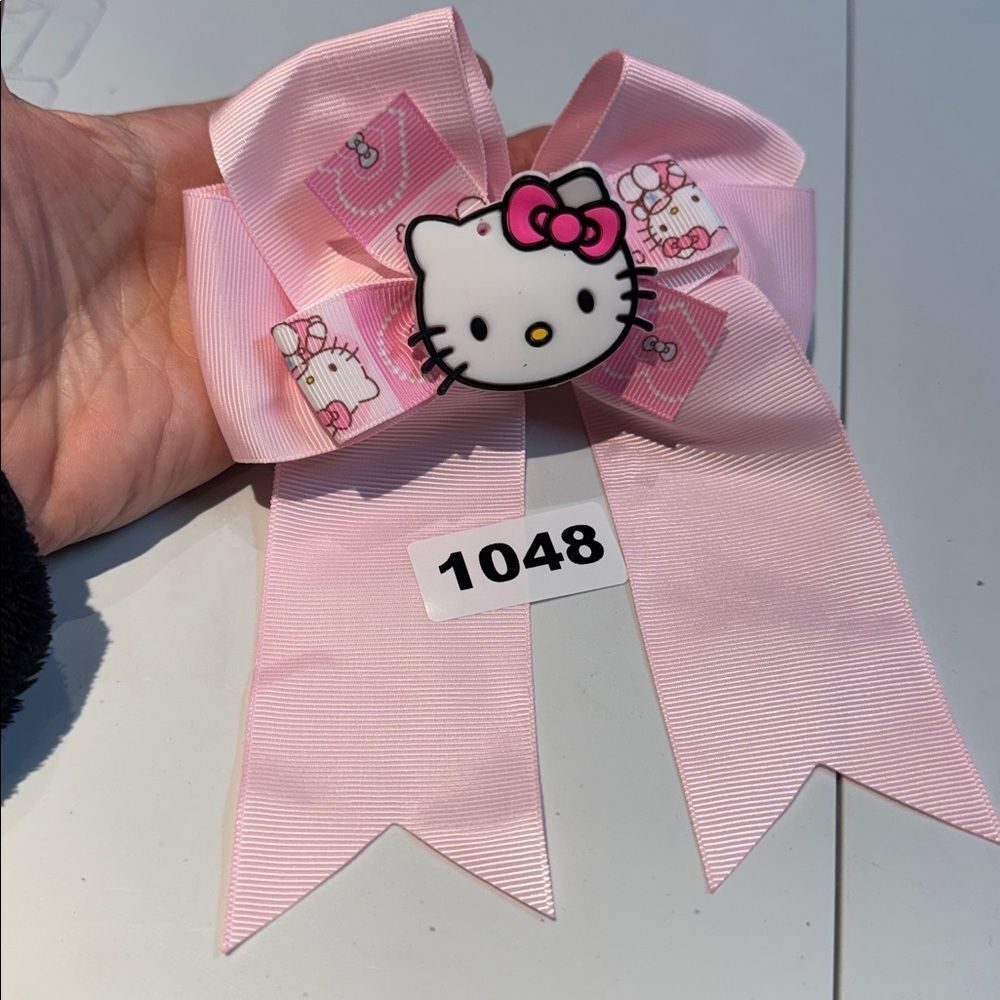1048 Light Pink Color Hello Kitty Aligator Clip Hair Bow